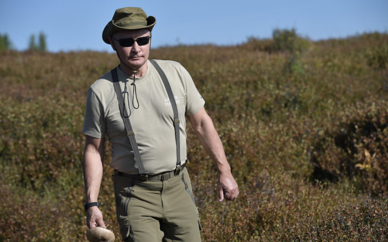 Президент РФ В. Путин провел выходные в Тыве