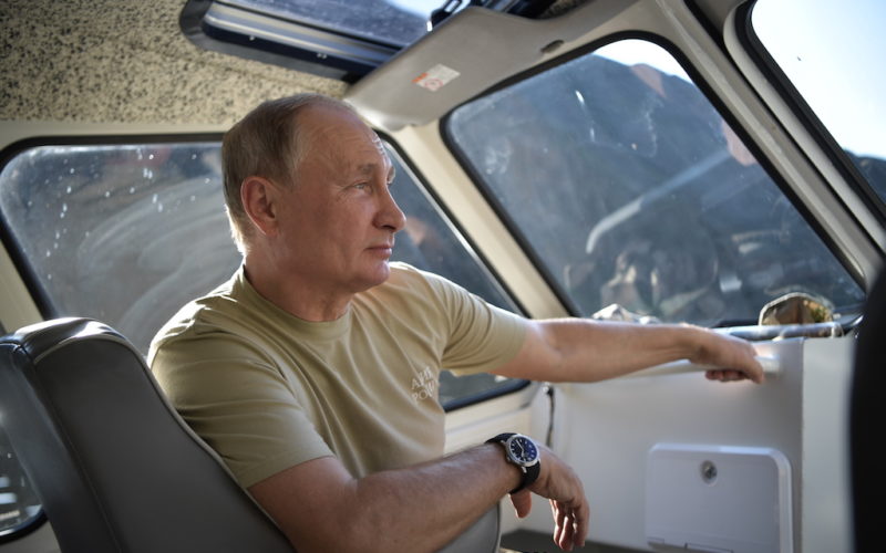 Президент РФ В. Путин провел выходные в Тыве