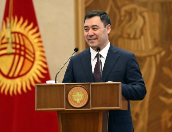 Президент Жапаров поздравил кыргызстанцев с Днем госязыка